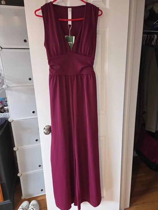 HALARA Sleeveless V-Neck Wide-Leg Ruched Pocket Jumpsuit Zinfandel Burgundy Easy - Picture 2 of 16